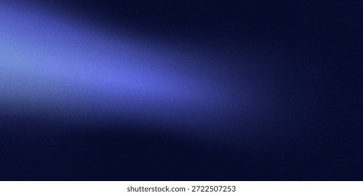 Fondo hipnotizante abstracto con un gradiente de cielo nocturno azul oscuro. Un espectro de medianoche borroso cambia de tonos de índigo violeta profundo a azul claro, complementado por una textura granulada