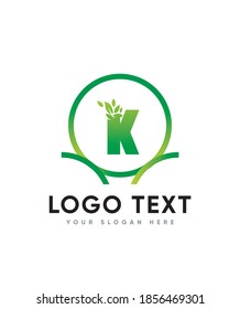 Resumen de folletos modernos de crecimiento creativo tipo de letra K plantilla de logotipo, logotipo vectorial para identidad empresarial y de empresa 