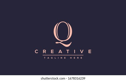 Diseño del icono del logotipo Q de la letra monograma abstracta. Plantilla de vector creativa basada en Q QQ minimalista.