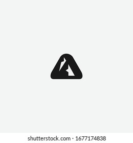 Plantilla de diseño vectorial del logotipo de montaña abstracto.