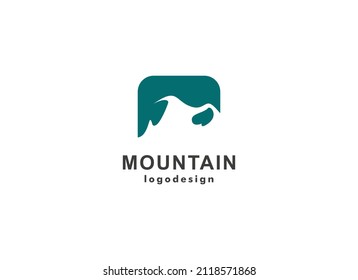 Resumen del logotipo de montaña. Silhouette de Montaña de Forma Blanca dentro de la Plaza Verde aislada en fondo blanco. Elemento de plantilla de diseño de logotipo de vectores planos.