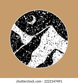 Plantilla de impresión de pico de montaña abstracta. Emblema vectorial de forma redonda simple. Afiche en la pared de la habitación o elemento de diseño del logotipo de la empresa. Paisaje monocromo texturado de grano.