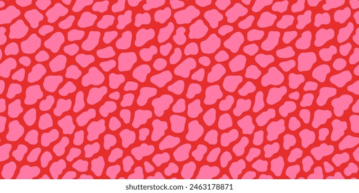 Abstraktes Rosa auf roten Kuh- oder Giraffenflecken nahtlose Muster. Heiß-rosa Bio-Blob-Formen auf einem gesättigten roten Hintergrund. Handgezeichneter, angesagter, lebendiger, minimalistischer Safari-Print.