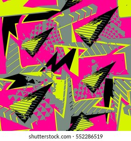 Abstractas fondo geométrico sin fisuras con triángulos de textura agrietada, puntos, 
gotas y salpicaduras. Grunge patrón para niños, niñas, deporte, moda. Urbana Fondo de pantalla colorido. Telón de fondo repetido de silueta