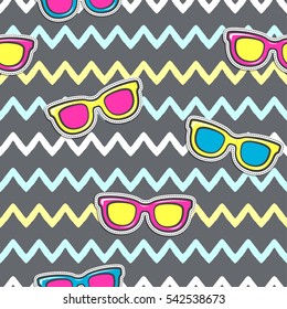 Abstract seamless geometric grey pattern with curved zigzag lines and colorful patch badges sunglasses. Repeated fashion backdrop for girls, textile, wrapping paper.  Cute fancy wallpaper