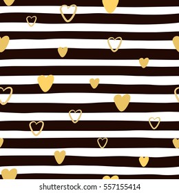 Abstracto Patrón de rayas dibujadas a mano sin mar con corazones dorados. Se puede utilizar textura sin fin para papel pintado, rellenos de patrones, fondo de página web. Ilustración del vector