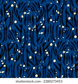 Abstraktes nahtloses Muster.  Gouache Malerei. tropisches Tier, Flecken, Pinselstriche, exotische    Tigerlinien