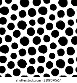 Abstract seamless pattern with grunge circles. Geometry black and white vector pattern. Hand drawn grunge geometric background. Polka dot texture. Modern graphic design with different circles.