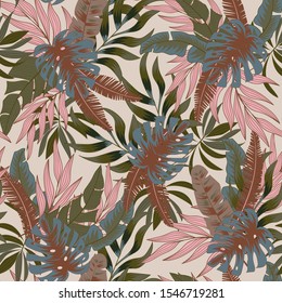 Resumen de un patrón tropical sin fisuras con hojas y plantas brillantes verdes y rosas sobre fondo pastel. Diseño exótico sin inconvenientes con plantas tropicales. Impresión Hawaii de verano de moda. Patrón de cosecha.