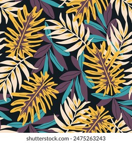 Abstractas patrón tropical sin costuras con plantas brillantes y hojas sobre un fondo púrpura. Fondo de pantalla exótico de la selva. Impresión y textiles.  Patrón de Antiguas.
