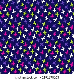 Resumen de formas cruces manuscritas para el patrón de fondo. Textura geométrica de color púrpura oscuro sin fisuras con elementos gráficos de color rosa, verde y blanco dibujados a mano que llenan el espacio de manera uniforme. Doodle de marca simple.