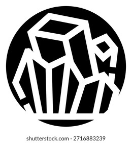 Símbolo de cristal geométrico simples abstrato embutido em um círculo preto, representando conceitos de força, estrutura e formações naturais, perfeito para projetos de marca ou design moderno
