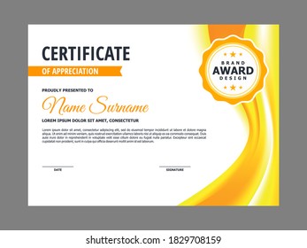 Resumen de un certificado liso con diseño de elemento ondulante amarillo fresco, certificado profesional moderno con vector de plantilla de fondo de degradado de malla