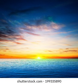 夜明け 海 のイラスト素材 画像 ベクター画像 Shutterstock