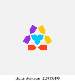 Resumen del logotipo colorido del triángulo con flechas. Logotipo tecnológico moderno 