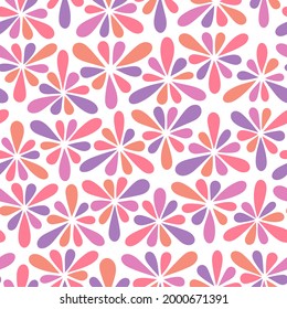 Flores triangulares abstractas. Pétalos dibujados a mano. Elementos violeta, rosa y naranja sobre blanco. Patrón veloz. Diseño perfecto para textil, embalaje, impresión de tela.