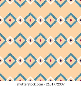 Resumen de patrón tribal geométrico sin costuras. Ornamento de diamante beige, violeta, azul y blanco. Imitación del bordado