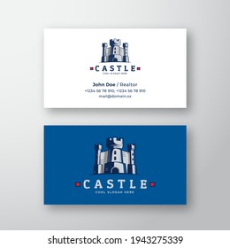 Resumen del logotipo del castillo de vectores y plantilla de tarjeta de visita. Símbolo de fortaleza. Icono del reino. Silhouette de Torre con Banderas y Tipografía. Burla Realista De Primera Estacionaria. Aislado.