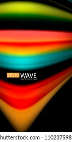 Resumen de líneas de onda fluidos estilo arco iris rayas de color sobre fondo negro. Ilustración artística vectorial para presentación, fondo de pantalla de aplicación, cartel o afiche