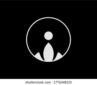 Resumen del logo lineal humano del yoga. Blootipo de balance de flores de persona de hilo. Spa creativo