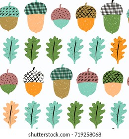 Acorn seamless pattern with leaves. Vector illustration. Autumn surface decoration.