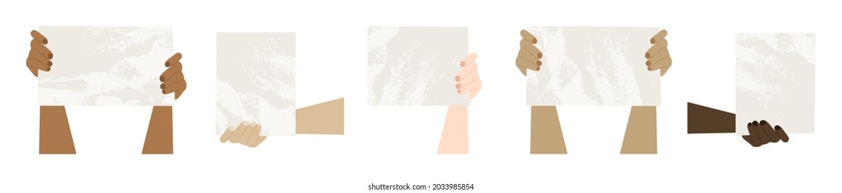 Activistas con carteles en blanco para manifestarse, protestar. Manifestantes con afiches. Manos sosteniendo pancartas. Tema social. Ilustración de dibujos animados planos vectoriales