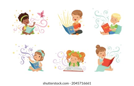 Niños Adorables Leyendo Libros De Fantasía De Cuentos Fairytale Set, Niños Imaginación Concepto Vector De Caricatura Ilustración