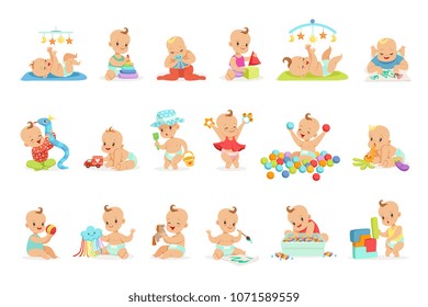 Adorável Girly Dos Desenhos Animados Bebês Jogando Com Seus Brinquedos De Pelúcia E Ferramentas De Desenvolvimento Conjunto De Bebês Bonitos Felizes