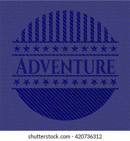 Insignia de aventura con textura jean