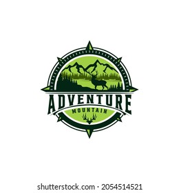 Vector de diseño de logotipo de distintivo de montaña para exteriores Adventure Hipster Mountain