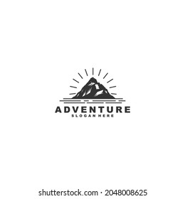 plantilla de logotipo de aventura en fondo blanco