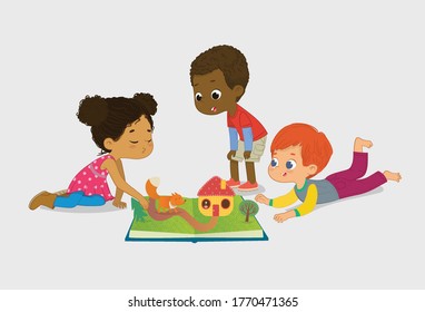 African American Girl cuenta cuentos de hadas a sus amigos usando un libro pop-up, los niños se sientan en el piso en círculo y la escuchan. Actividades preescolares y educación en la primera infancia. Ilustración vectorial f