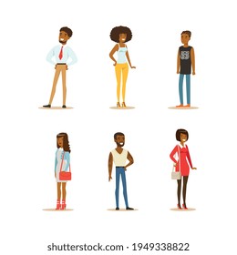 Afroamericanos Fijados. Retratos de longitud completa de hombres y mujeres vestidos con el estilo de oficina de traje inteligente y ropa informal de vectores de dibujos animados Ilustración