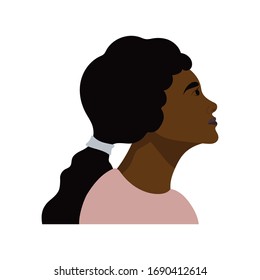 Mujer afroamericana con el pelo largo y oscuro en vista lateral de perfil. Una chica con piel oscura mira hacia un futuro brillante. Feminismo, igualdad, derechos de la mujer ilustraciones planas de caricaturas.