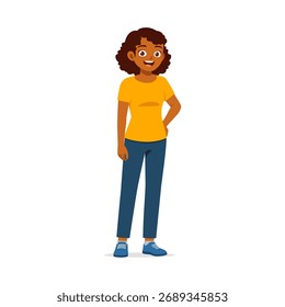 Mulher afro-americana de pé sorrindo vestindo camiseta jeans e sapatos em corpo inteiro
