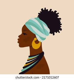 Mujer africana hermosa. Carácter étnico femenino en vestimenta nacional, adornos, turbante.  Arte retrato. Joven afroamericana para avatar, tarjeta, moda, belleza. Ilustración plana de dibujos animados