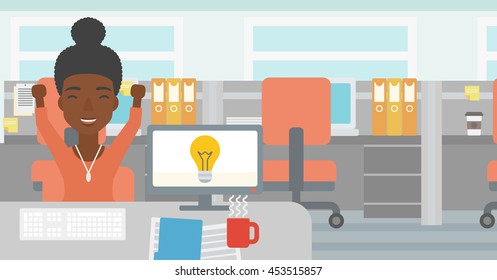 Una mujer de negocios africana con armas y ideas de negocios. Mujer trabajando en una computadora con bombilla de ideas de negocios en una pantalla. Concepto de idea de negocio. Ilustración de diseño plana vectorial. Diseño horizontal.