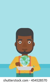 Un hombre afroamericano sosteniendo una tableta con un modelo de planeta tierra encima del dispositivo. Concepto de comunicación tecnológica internacional. Ilustración de diseño plana vectorial. Diseño vertical.