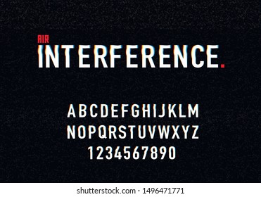 "Interferencia de aire"- Conjunto de fuentes Glitch. Letras y números con interferencia (mal funcionamiento) como con una señal analógica. Ilustración del alfabeto de fallo del VECTOR sobre fondo de ruido negro.