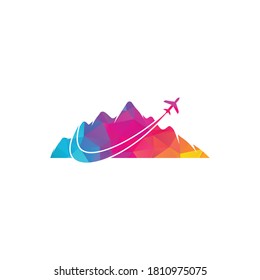 Diseño del logotipo del avión y del vector de montaña. Diseño del logotipo de viaje. logo de avión con montaña	