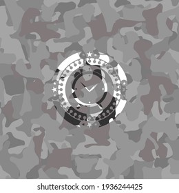 icono del reloj de alarma en la textura de camo gris. 