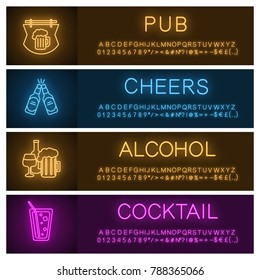 Juego de plantillas de banner luminoso de neón alcohólico. Pizarra de pub y bar, botellas de cerveza de tostada, cóctel, bebidas alcohólicas. Elementos de menú del sitio web brillantes. Ilustraciones aisladas de vectores