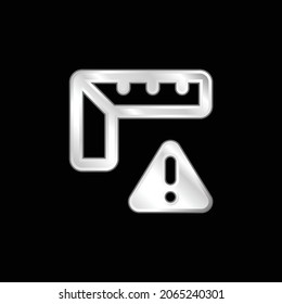 Icono metálico plateado de alerta
