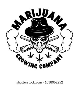 Cabeza alienígena en sombrero y dos cruzadas uniones de malezas, emblema circular, placa, etiqueta o logo para la compañía de cultivo de marihuana. Ilustración en el estilo monocromo vintage aislado en el fondo blanco
