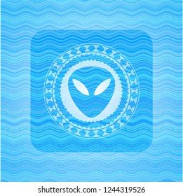 alien icon inside light blue water badge background.