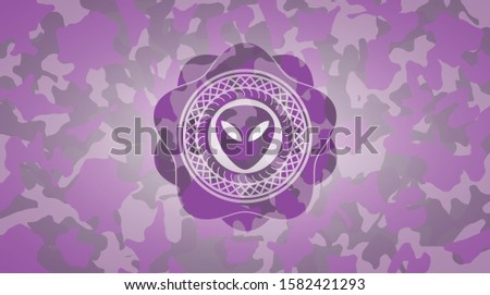 alien icon on pink camo pattern