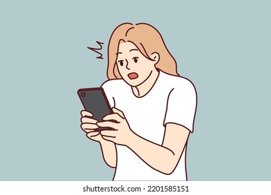 Una joven sorprendida mira la pantalla del teléfono celular impactada por un mensaje increíble en línea. Sorprendida muchacha con noticias en línea en smartphone. Ilustración vectorial. 