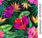 amazing vector tropical flowers patten. seamless design with gorgeus botanical elements, hibiscus, palm, bird of paradise. Vector editable file