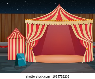 Parque de diversiones de noche con la apertura de la carpa de circo