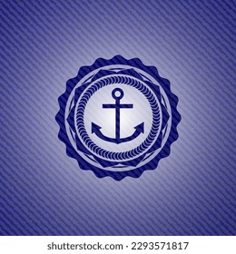 icono de anclaje dentro del emblema con fondo jean. 